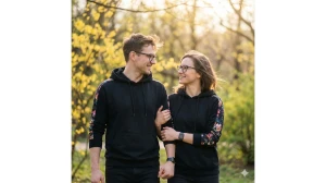 12 incredible Seedream 4.0 AI photo editing prompts to help you create beautifully realistic and romantic couple portraits. image