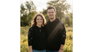 12 incredible Seedream 4.0 AI photo editing prompts to help you create beautifully realistic and romantic couple portraits. image